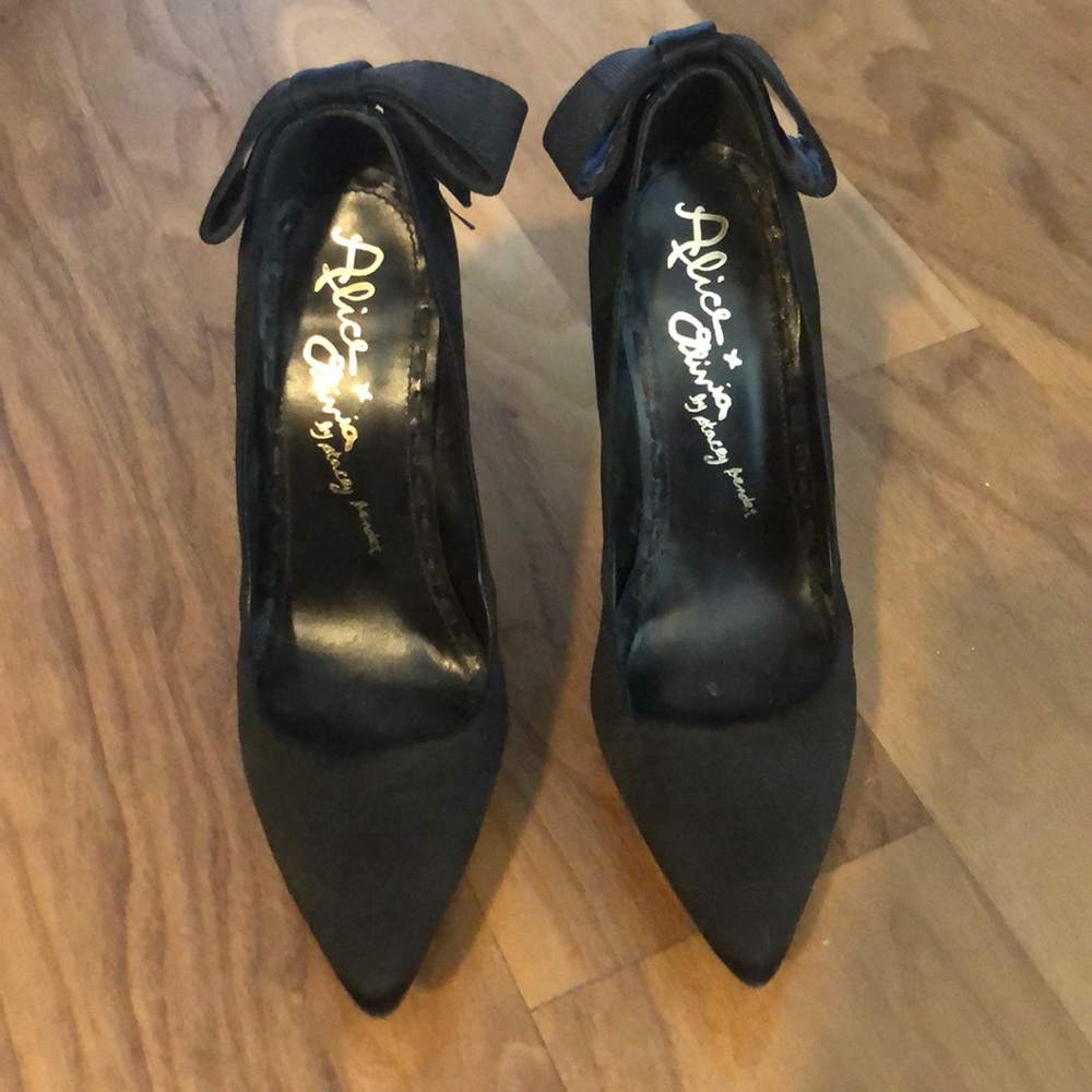 Alice & Olivia black pumps